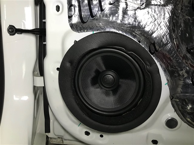 18.美国DB ES7中低音安装特写.JPG