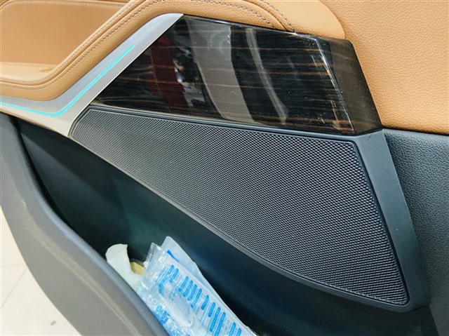 5-1前门板安装史泰格宝马专车专用BM4C中音复原后效果.JPG